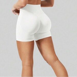 FOREVER 21+ POWER SEAMLESS SHORTS - WHITE SIZE 0X/1X (NEW WITH TAGS)